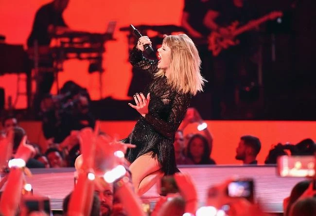 Police: Stalker broke into Taylor Swift’s NYC home, took nap