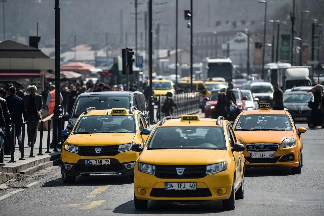 Taxi drivers, Uber square up on Istanbul’s roads