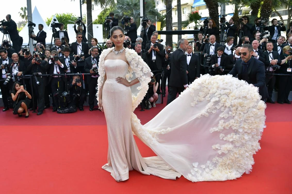 Bollywood starlet Sonam Kapoor wows in Lebanese designs