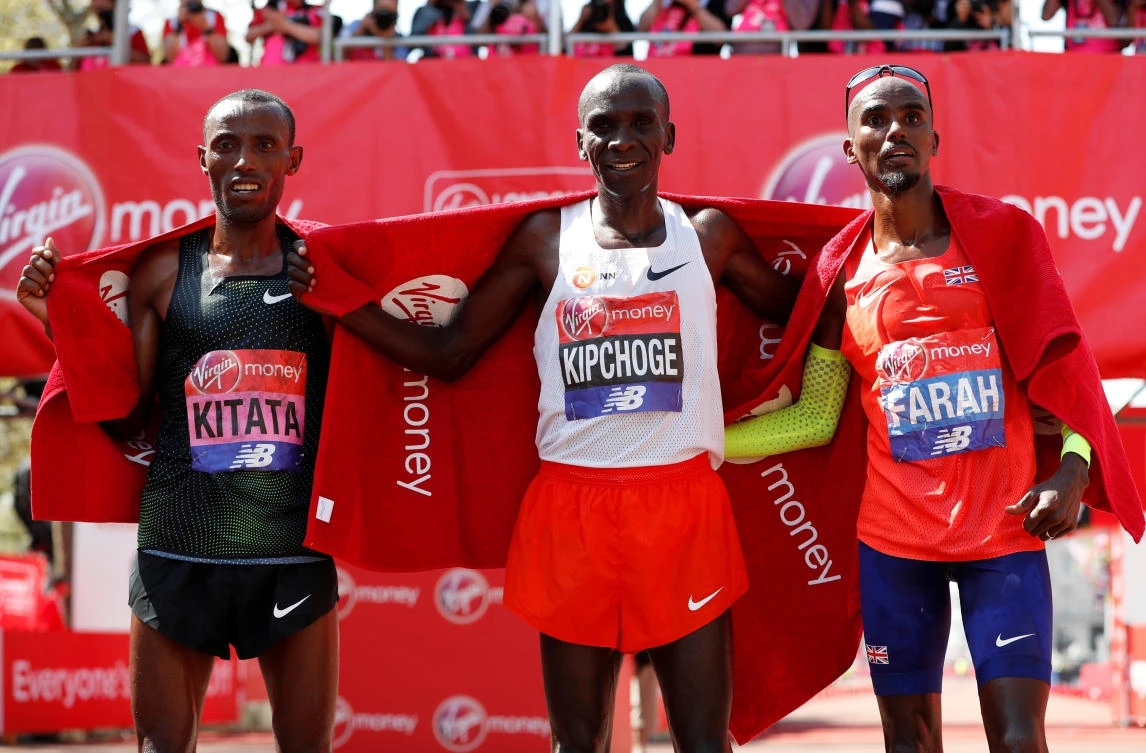 Kenya’s Eliud Kipchoge wins men’s race at London Marathon, Mo Farah third