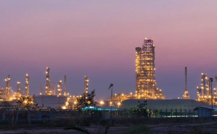 Kuwait’s state-run oil company says it has contained a fire at an onshore oil rig in the country’s southwestern oilfields. (Shutterstock)