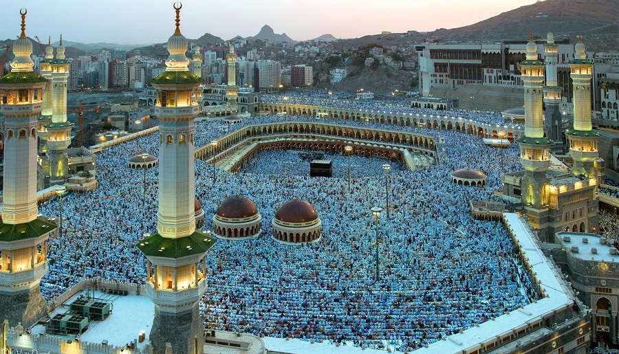 The pilgrims were traveling between Makkah and Madinah when the smash happened (Shutterstock)
