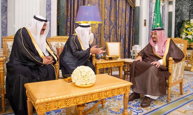 King Salman was briefed on the activities of the King Abdul Aziz Center for National Dialogue at Al-Yamamah Palace on Monday. Dr. Abdulaziz bin Mohammad Al-Sabeel, chairman of Board of Trustees of the center, and other members of the board thanked the king for his support. (SPA)