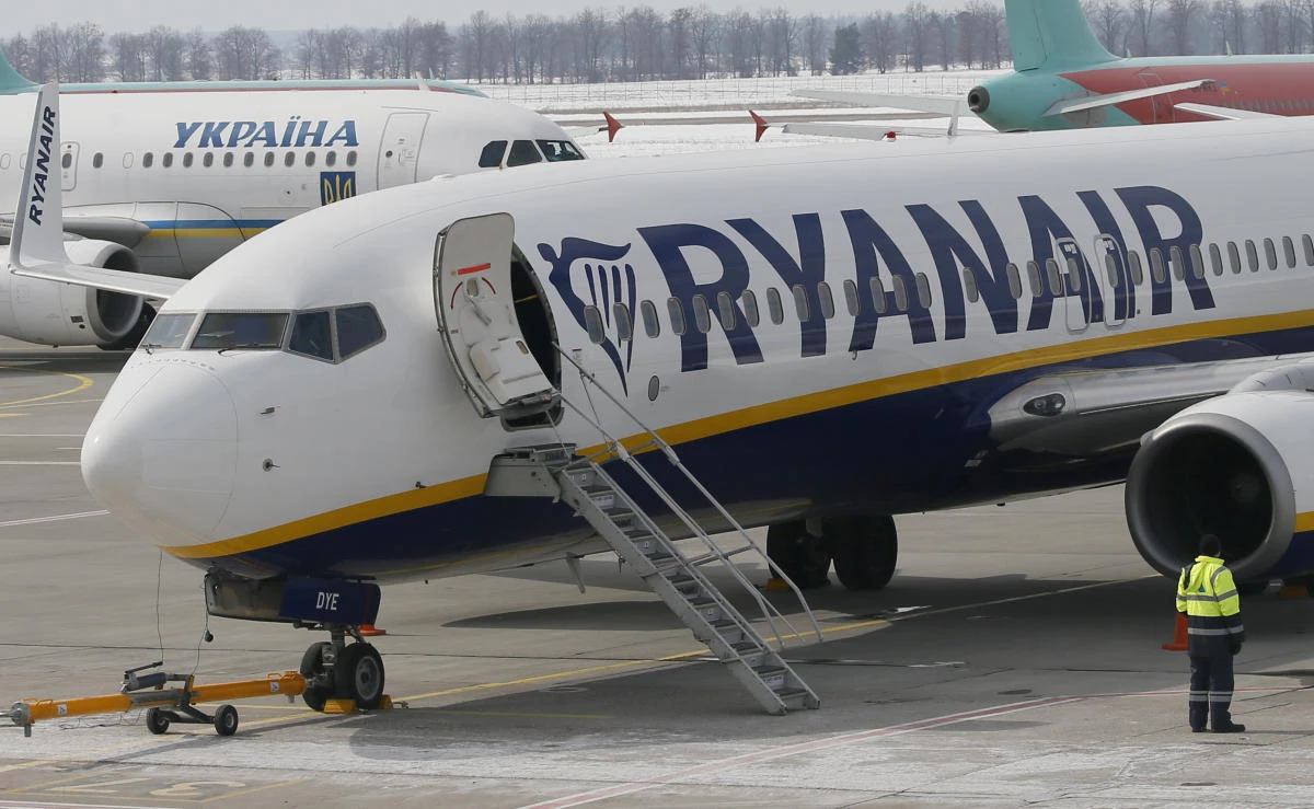 Ryanair agrees to buy 25 more Boeing 737 MAX planes