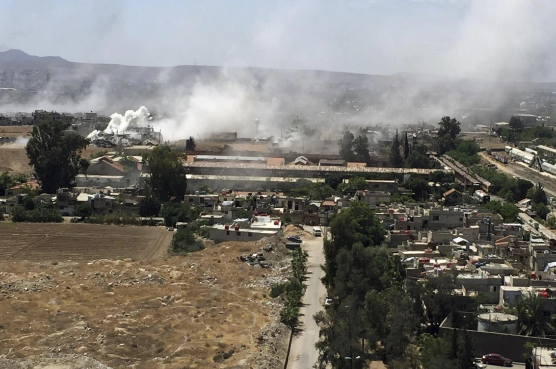 Smoke rises after Syrian government airstrikes and shelling hit in Hajjar Al-Aswad neighborhood held by Daesh militants, southern Damascus, Syria, Tuesday, April 24, 2018. Syrian state TV is reporting that government forces have launched a new operation targeting underground tunnels used by Daesh in the capital, Damascus. (AP)