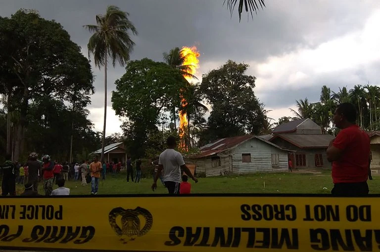 Indonesia oil well fire kills 15 people, injures dozens