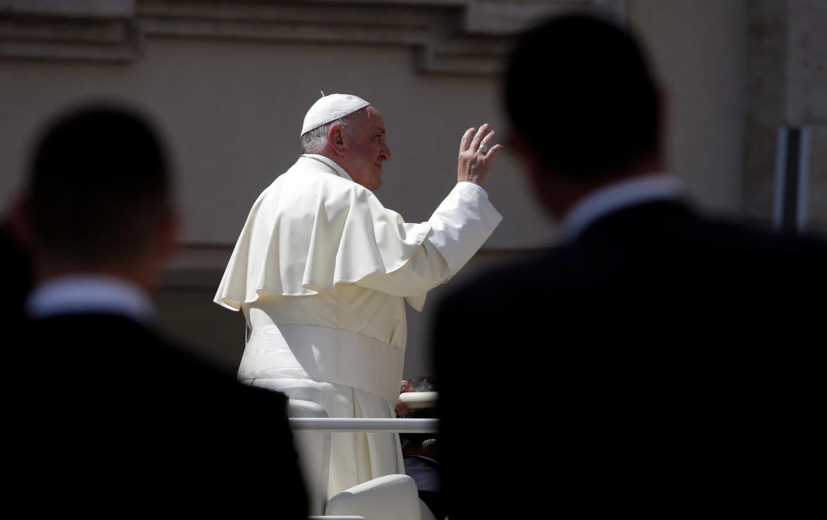Photo showing Pope Francis waves as he leaves at the end of his Wednesday general audience in Saint Peter’s square at the Vatican, April 25, 2018. (Reuters)