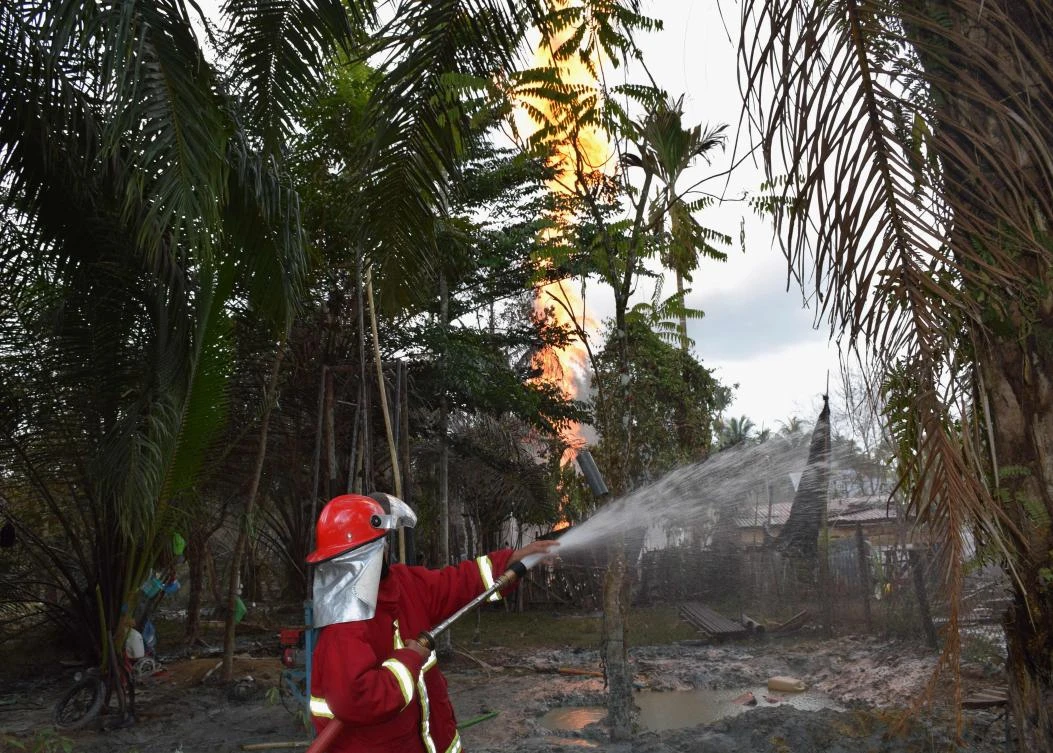 Indonesia oil well explosion death toll climbs to 21