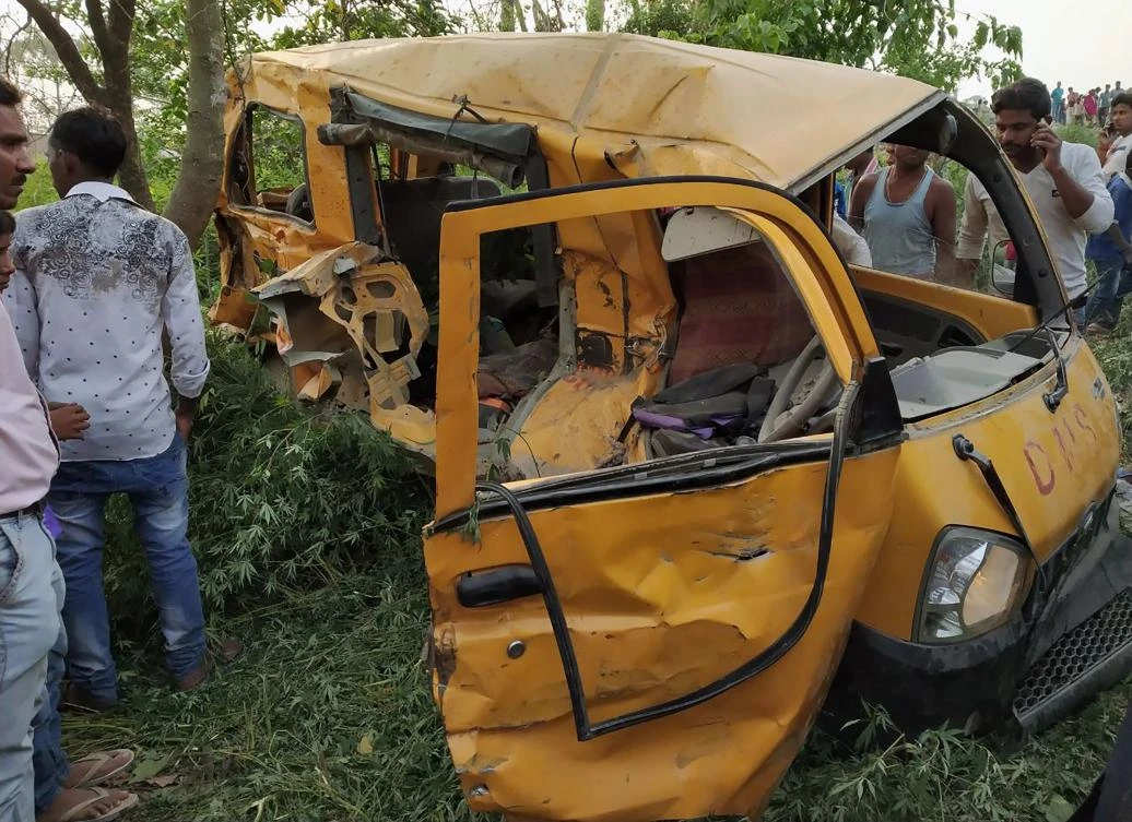 Thirteen children killed in India when train hits school van