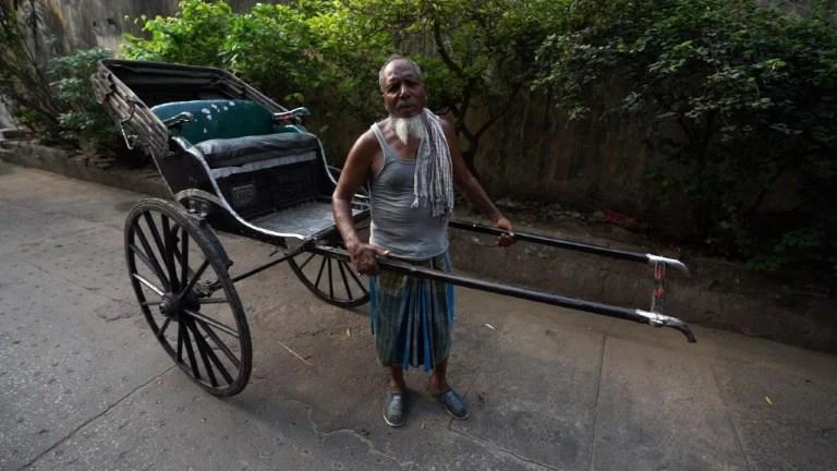 Rickshaw pullers fade from India’s streets