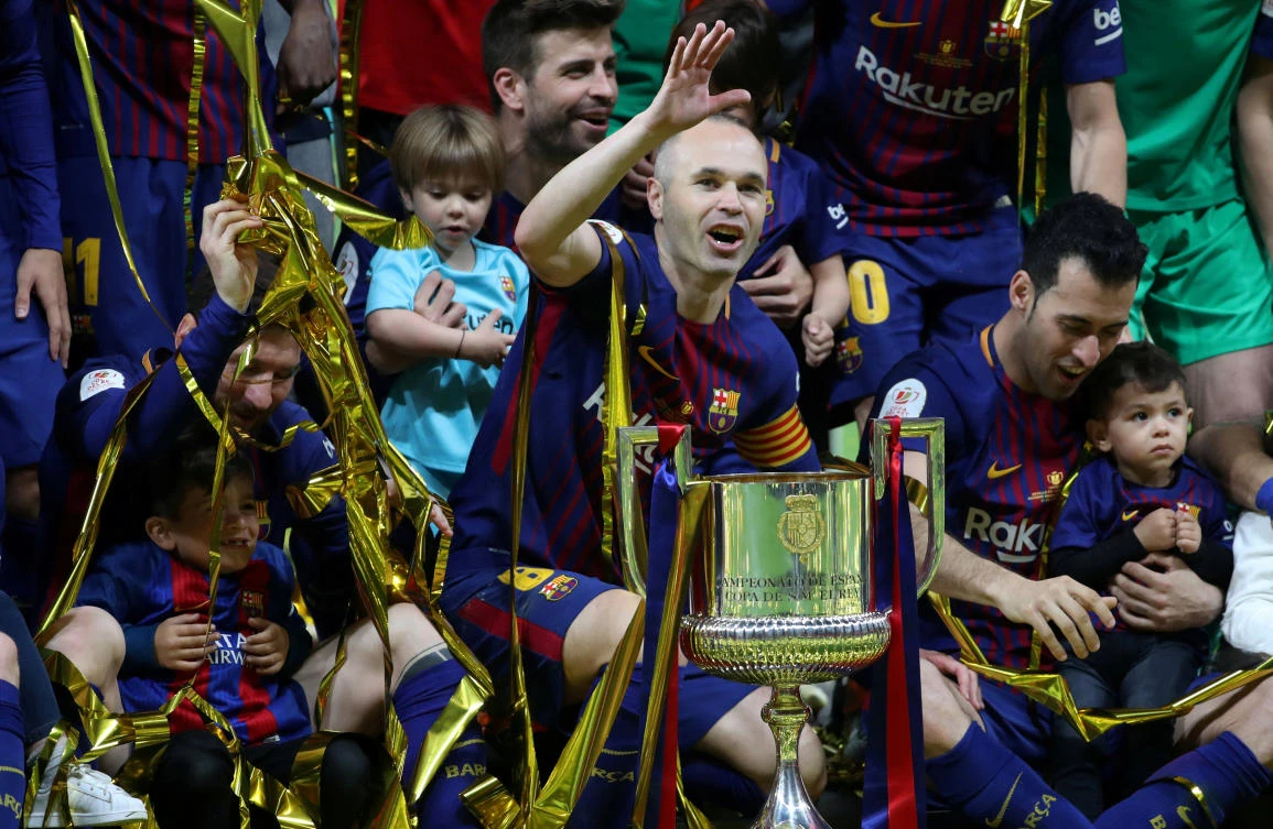 Andres Iniesta celebrate with the trophy after winning the Spanish King's Cup final. (Reuters)