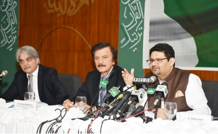 Finance Minister, Dr. Miftah Ismail, right, addressing a post-budget press conference in Islamabad on April 28, 2018. (Photo courtesy: Govt of Pakistan/Twitter)