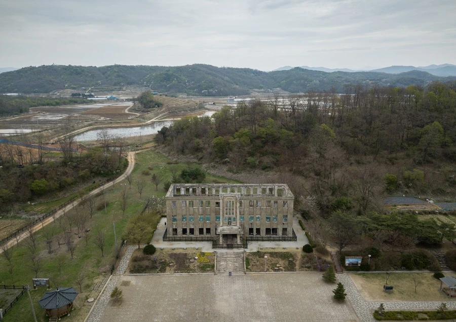 The former North Korean Workers Party Headquarters in Cheorwon. (AFP)