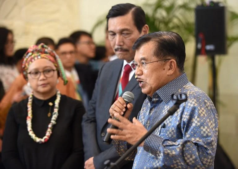 Indonesia will host a meeting of “ulema” (Islamic scholars) from Pakistan, Afghanistan and Indonesia next week in an effort to support the Afghan peace process, the country’s Vice President Jusuf Kalla announced. (AFP)