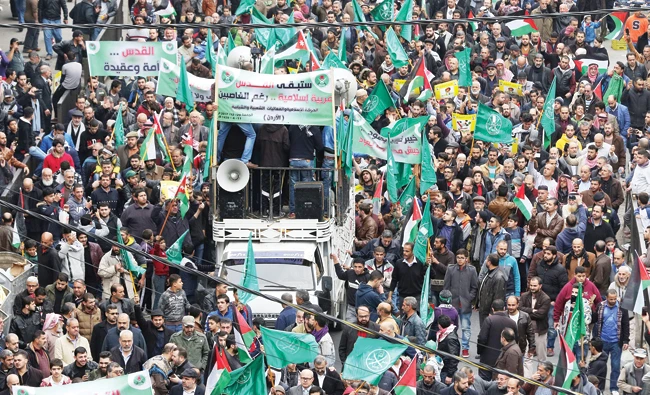 Jordanians rally against US decision to recognize Jerusalem as the capital of Israel, on Dec. 29, 2017, in Amman. (AFP)