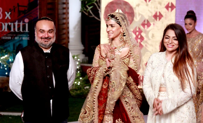 Saba Qamarzaman with designers Harpeet and Rimple following their runway on night two of Shaan-e-Pakistan.