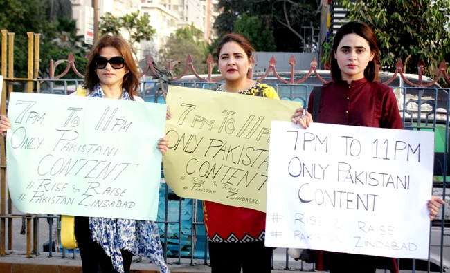 Pakistani drama actresses, Fazyla Lashari, Sheeza Rizvi and Marium Mirza with other members of the entertainment industry protesting against the airing of Indian and Turkish content during the prime hours between 7 pm to 11 pm, at Clifton, Karachi on May 6, 2018. (AN photo by M.F. Sabir)