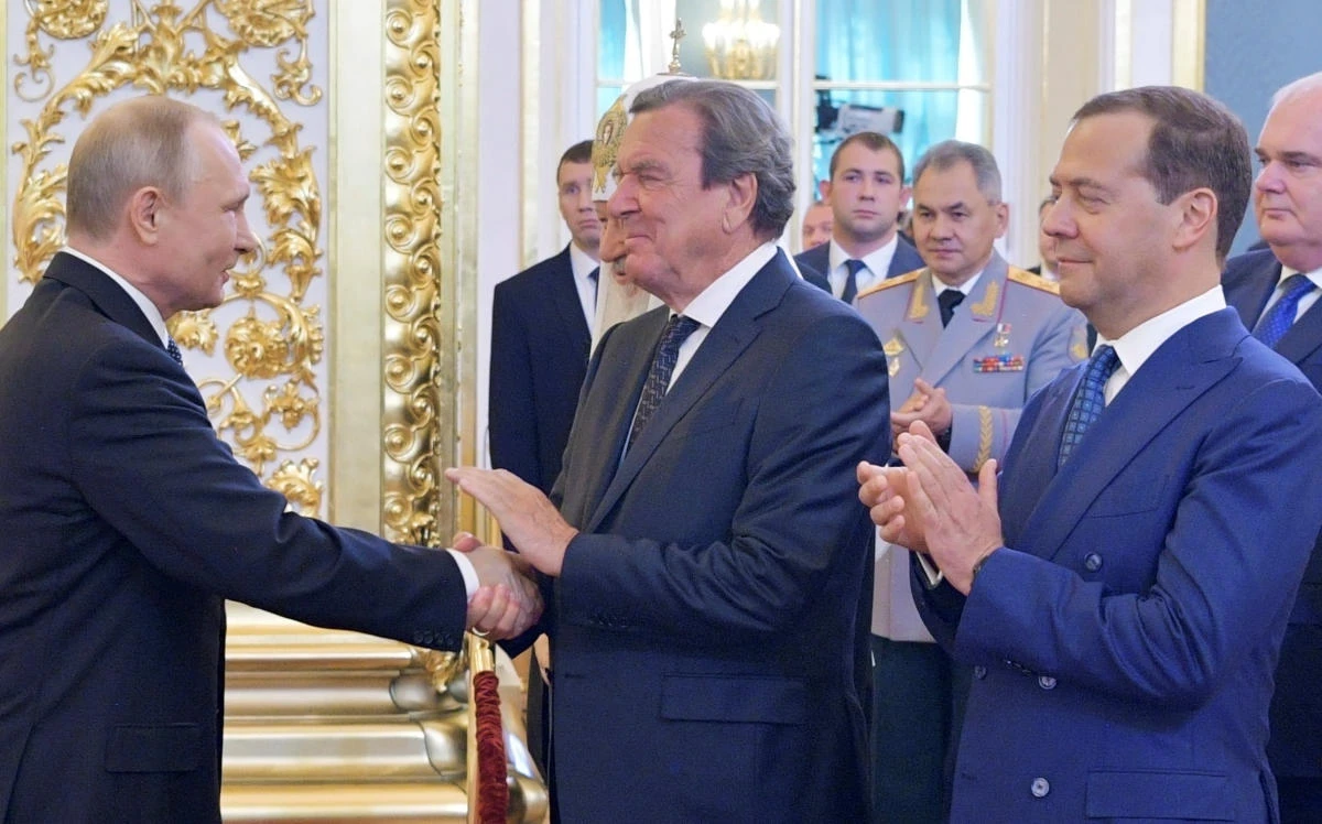 Russia's Putin begins new presidential term, keeps Medvedev as PM