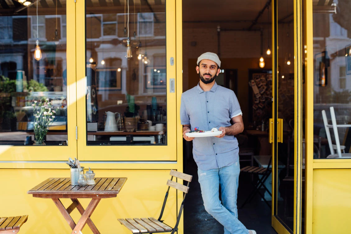 British baker challenges Islamophobia one cake at a time