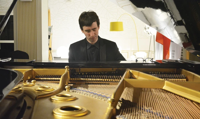 Pianist who reinterprets classics for his instrument wows Jeddah music fans