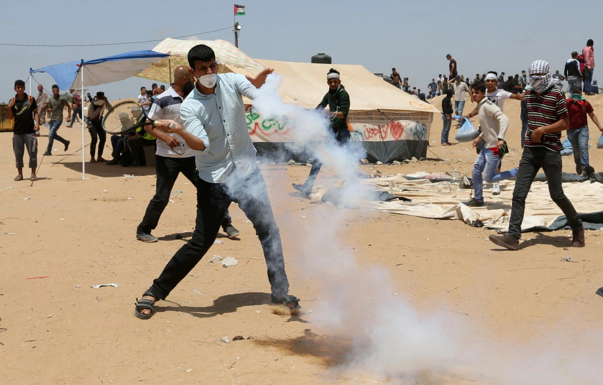 Israeli fire kills one Palestinian, wounds 170