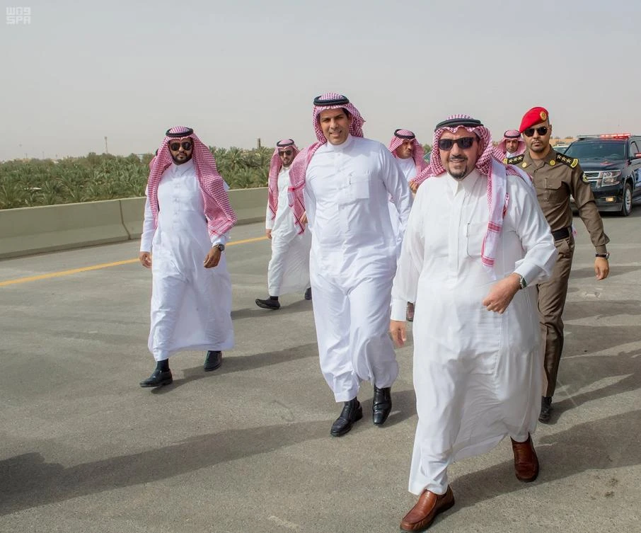 Qassim Gov. Prince Faisal bin Mishaal inaugurated transportation projects in the region in the presence of Transport Minister Nabeel Al-Amudi. (SPA)