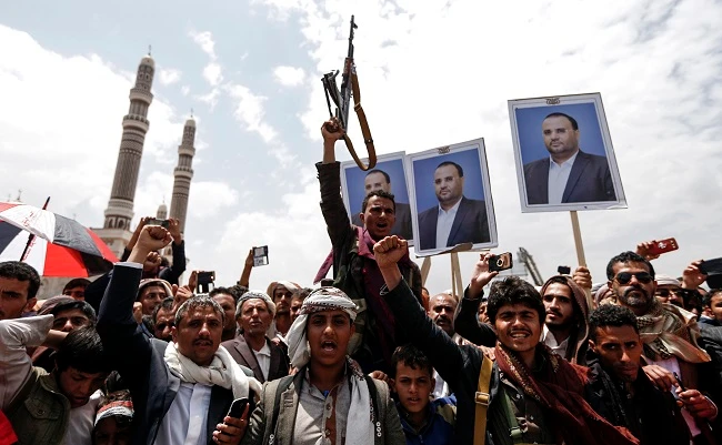 Field sources were quoted saying that the fighting resulted in the killing of Houthi leader Mohammed Abdul Rahman Al-Shahari and eight of his companions. (AFP)