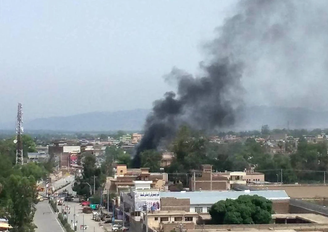 Smoke rises from the site of a blast and gunbattle between Afghan security forces and a handful of militants in Jalalabad city, Afghanistan May 13, 2018. (Reuters)