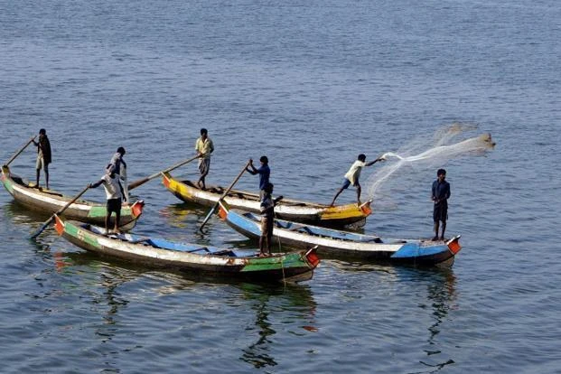 India boat capsize leaves 12 dead, 10 missing