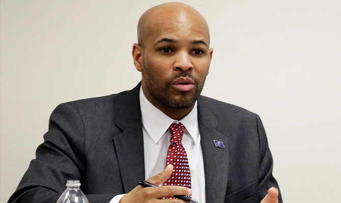 Any doctor on board? US surgeon general gives aid on plane