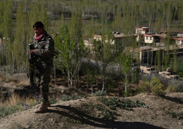 A member of the Afghan security forces keeps watch near a government compound in the Khwaja Omari district in the southeastern province of Ghazni on April 12, 2018. (AFP)