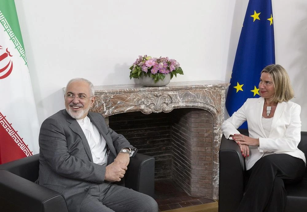 Iranian Foreign Minister Mohammad Javad Zarif (L) meets with European Union Foreign Policy Chief Federica Mogherini, to discuss Iran's nuclear deal, on May 15, 2018. (AFP)