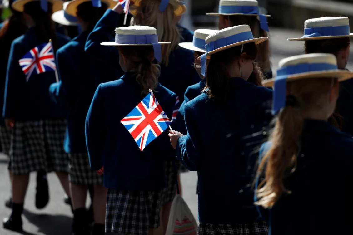 Crowds descend on Windsor for Harry and Meghan’s glamorous wedding