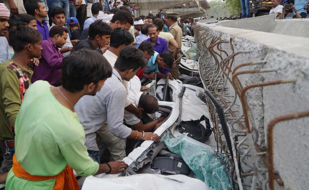 Indian bystanders gather at the site of a flyover collapse in Varanasi on May 15, 2018. (AFP)