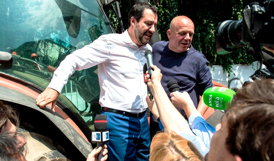 League calls on Italians to back coalition deal with 5-Star