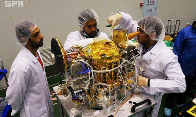 Engineers and researchers at the King Abdulaziz City for Science and Technology display the payload they have developed after months of painstaking research and testing. (SPA)