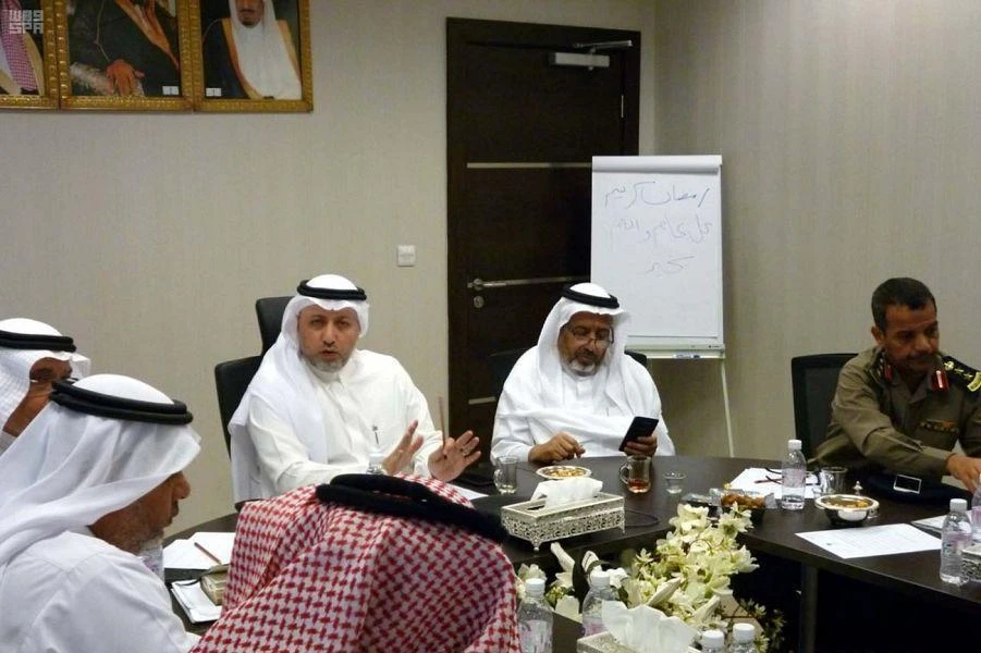 Deputy Transportation Affairs Minister Bassam bin Ahmed Ghulman met with members of the Transport Sector in the Ministry of Hajj and Umrah. (Spa)