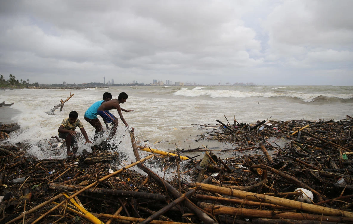 Sri Lanka storms, landslides kill 7, leave 1,000 displaced