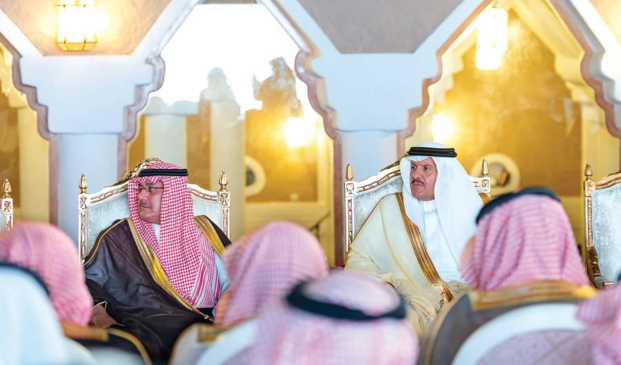 Prince Sultan bin Salman, president of the Saudi Commission for Tourism and National Heritage, commends the exceptional support mosque construction and welfare is receiving from King Salman. (SPA)