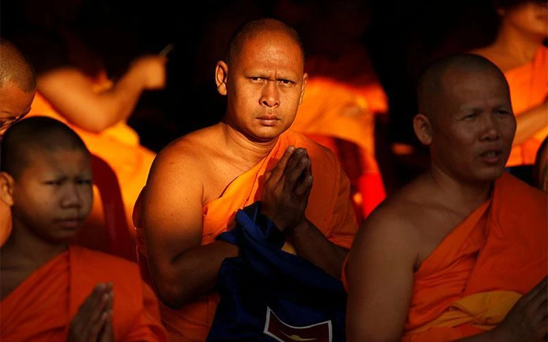 Thailand arrests senior monks in temple raids to clean up Buddhism