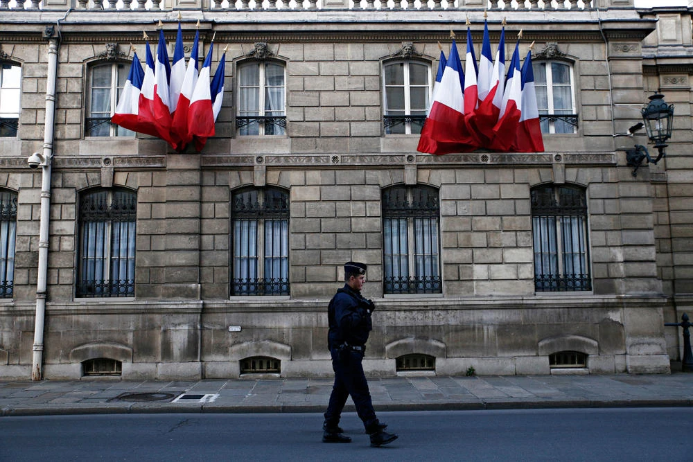 France charges two ex-spies with passing secrets to ‘foreign power’