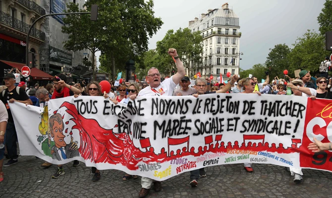 Demonstrators take part in a "maree populares" (working-class tide) demonstration called by political organizations, associations and unions to protest against French President and government's policy, in Paris on May 26, 2018. (AFP / Zakaria Abdelkafi)