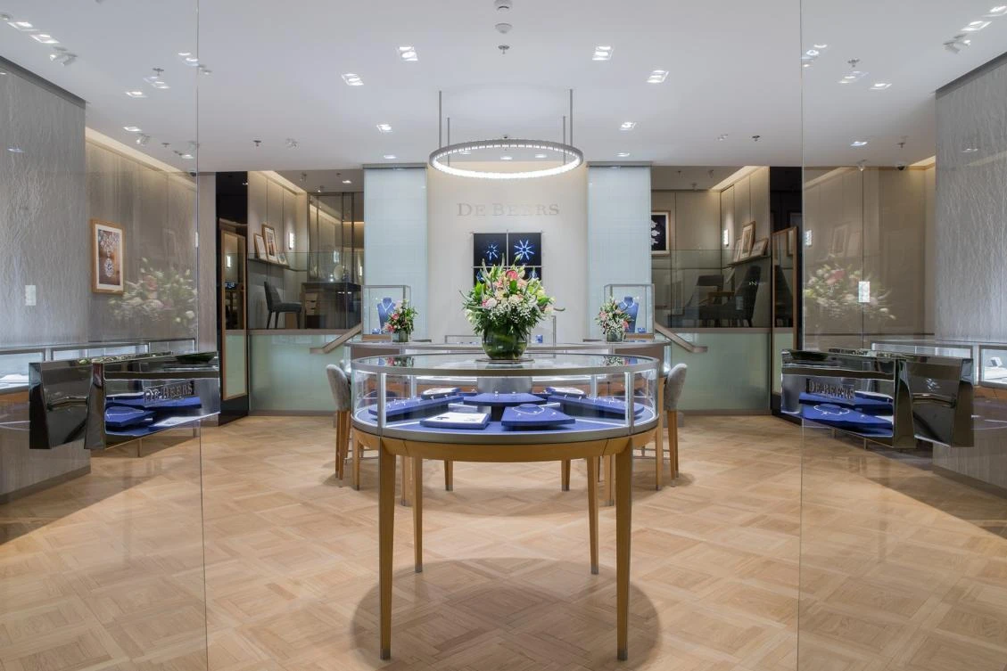 De Beers is located on the ground floor of Centria Mall.