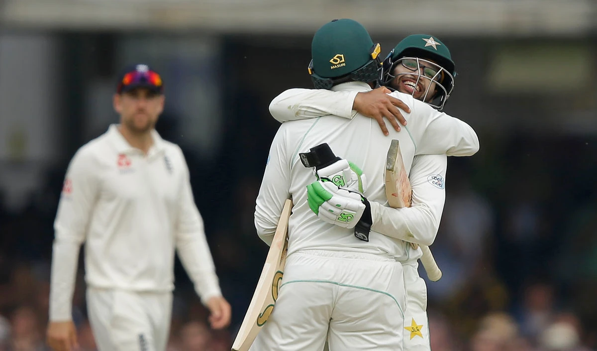 Pakistan thrash England to win 1st Test