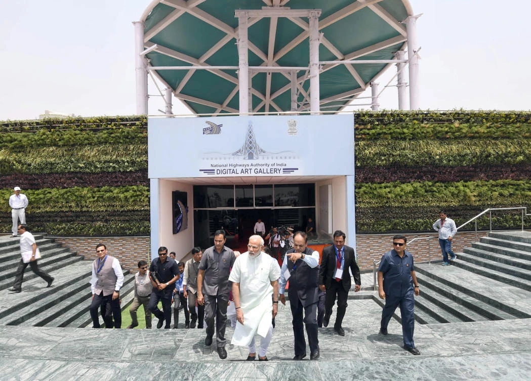 India’s Prime Minister Narendra Modi visits the Digital Art Gallery before inaugurating the Delhi-Meerut Expressway in New Delhi, India, May 27, 2018. (Reuters)