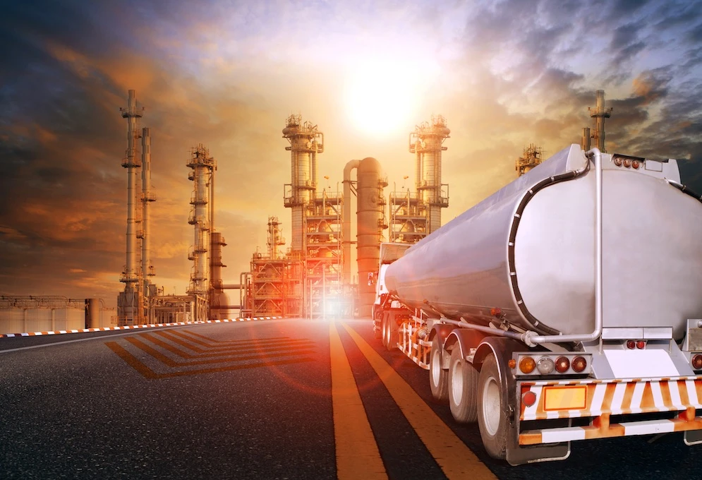 Oil slumps as OPEC, Russia look to raise output amid US surge