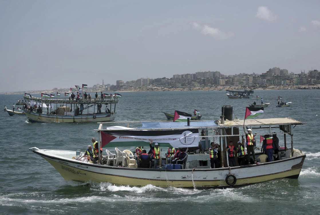 Photo showing two Palestinian fishing boats carrying 20 people including medical patients and students unable to leave through overland crossings, in Gaza City, May 29, 2018. (AP)