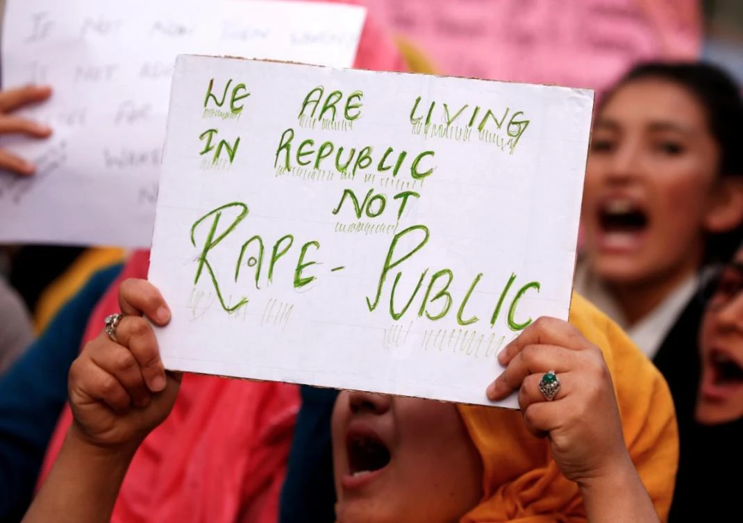 Students shout slogans during a protest against the rape and murder of an eight-year-old girl in Kathua near Jammu, in Srinagar, April 16, 2018. (Reuters)