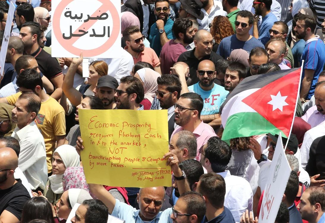 Thousands of Jordanians take to the streets of Amman on May 30, 2018 to protest against a new income tax draft law which was approved by the government recently and sent to parliament for endorsement. (AFP)
