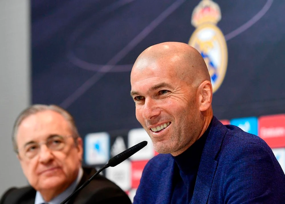 Real Madrid's French coach Zinedine Zidane (R) smiles beside president Florentino Perez during a press conference to announce his resignation in Madrid on May 31, 2018. (AFP)